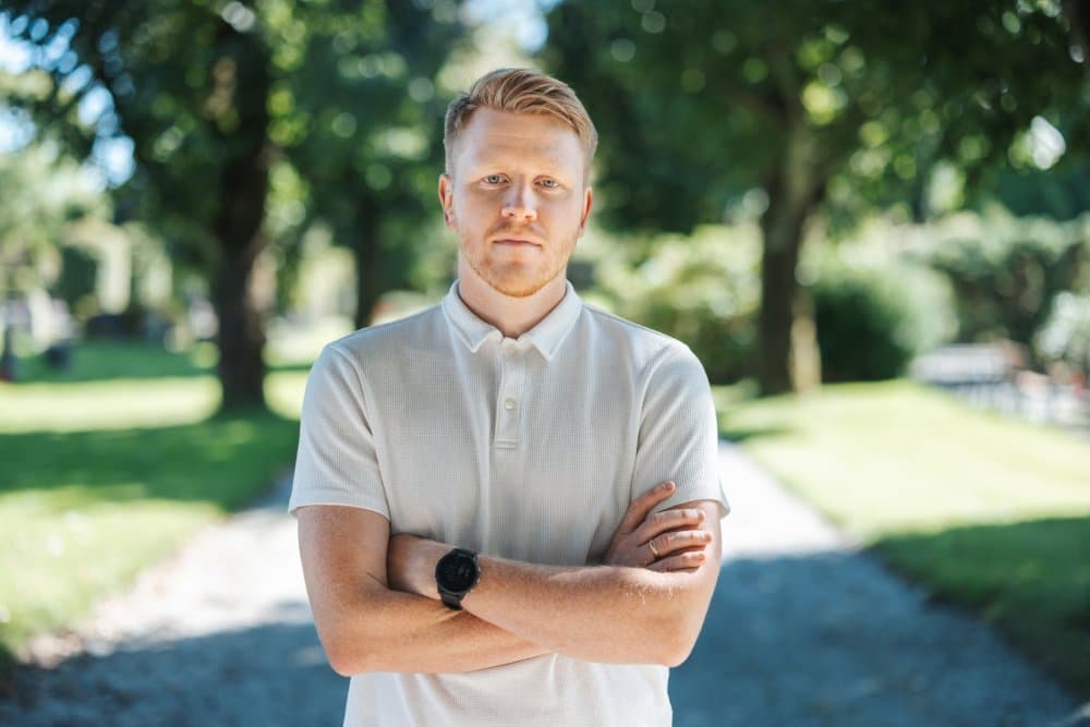 Fredrik Fornes skriver stillingsannonser